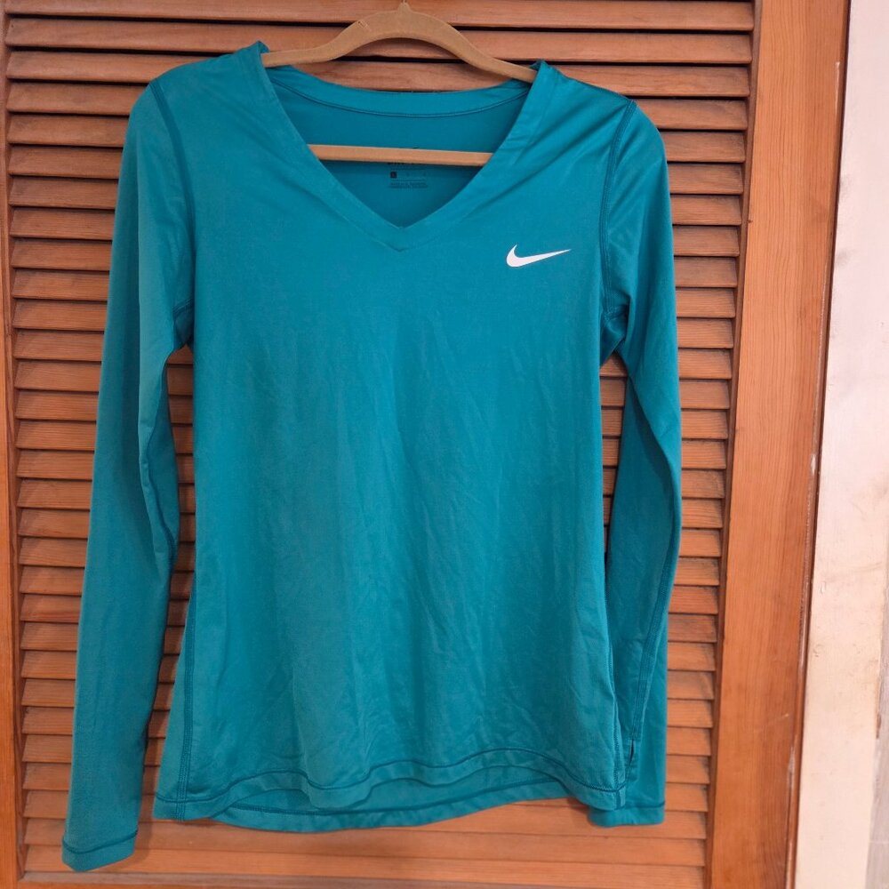 Emarald green Nike shirt